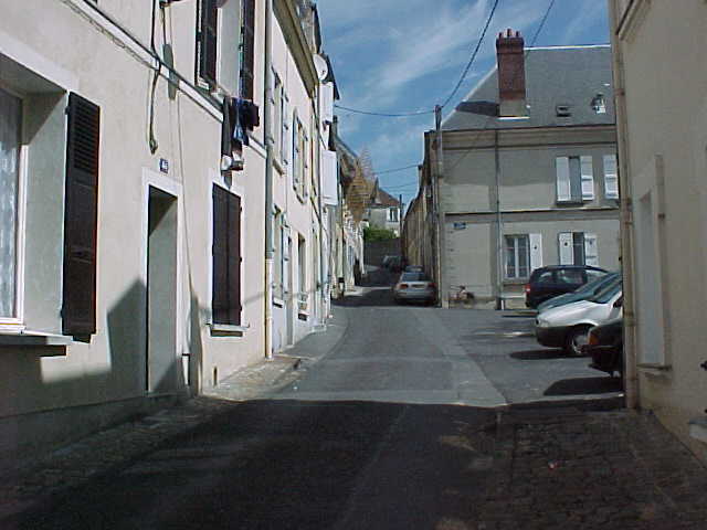 305 - UNE PETITE RUE DE CHATEAU-THIERRY.jpg